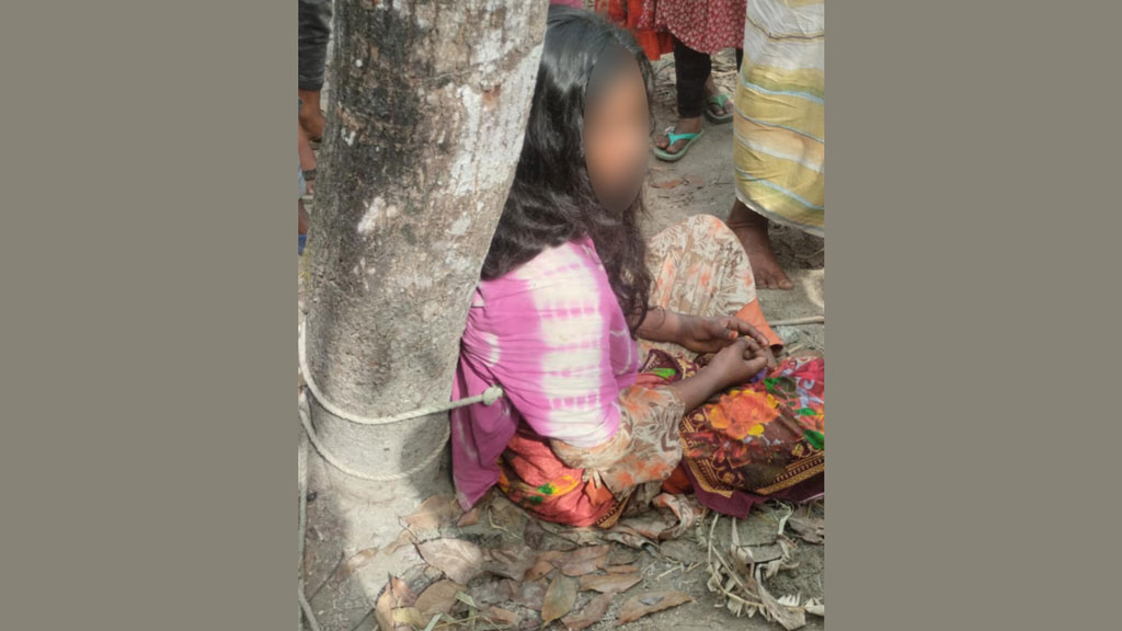কুড়িগ্রামের রাজারহাটে বাবার বিরুদ্ধে গরু চুরির অপবাদের প্রতিবাদ করায় এই কিশোরী শিক্ষার্থীকে গাছের সঙ্গে বেঁধে নির্যাতন করা হয়।ছবি: সংগৃহীত